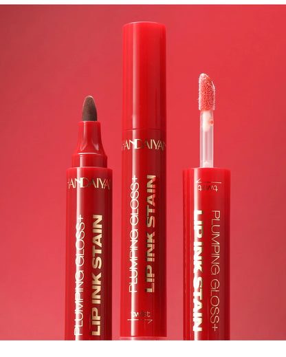 2-σε-1 Matte Lip Liner & Plumping Lip Gloss – Για Τέλειο Σχήμα & Όγκο στα Χείλη
Αποκτήστε το απόλυτο look στα χείλη σας με ένα μόνο προϊόν. Από τη μία πλευρά, το ματ μολύβι προσφέρει απόλυτο έλεγχο στο περίγραμμα, και από την άλλη, το lip gloss χαρίζει άμ
